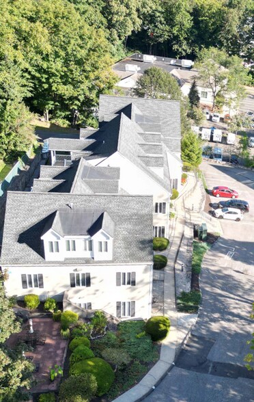 23 Hubbard Rd, Wilton, CT à vendre - Photo de l’immeuble – Image 2 sur 24