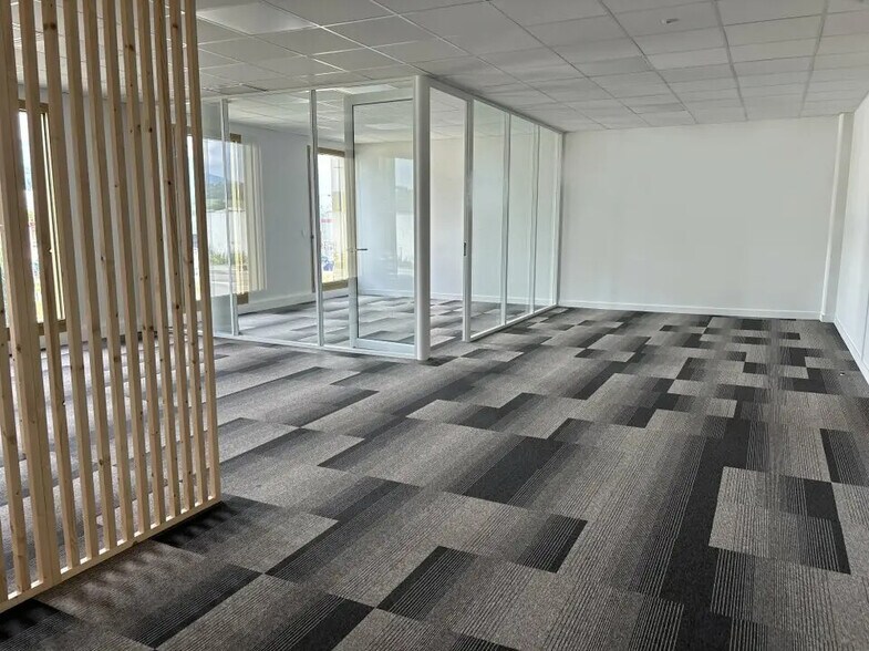 Bureau dans La Motte-Servolex à louer - Photo de l’immeuble – Image 3 sur 3