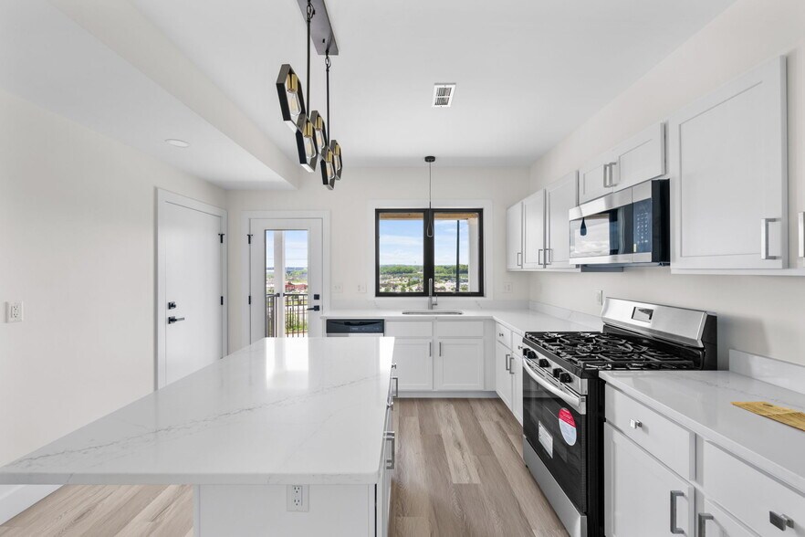 1295 W Holmden Ave, Cleveland, OH à vendre - Photo de l’immeuble – Image 2 sur 24
