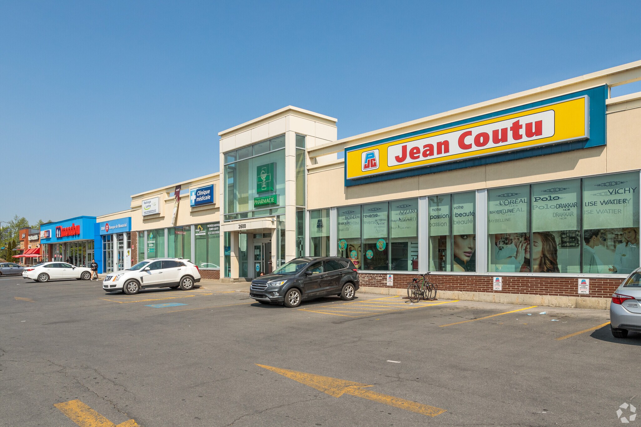 2600 Rue Victoria, Montréal, QC à louer Photo principale– Image 1 sur 8