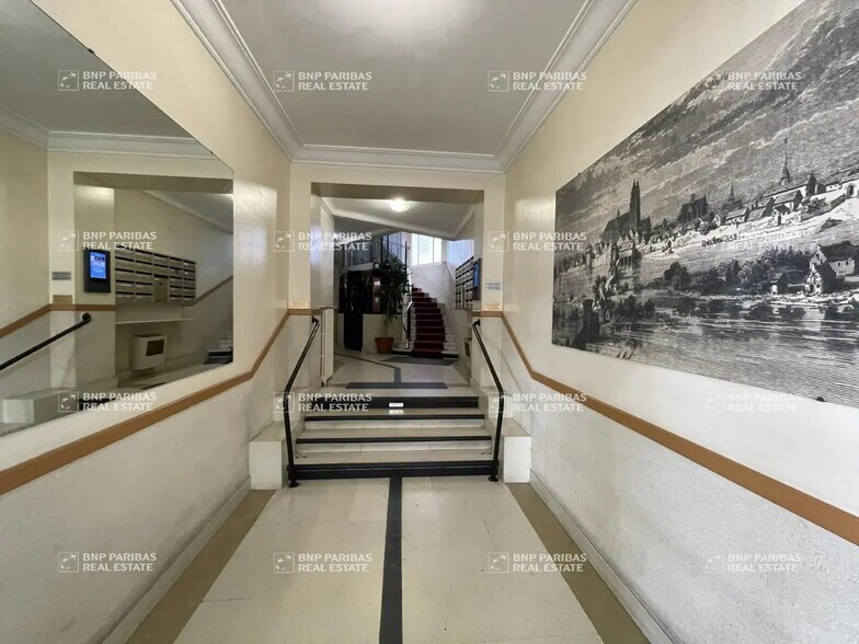 Bureau dans Tours à louer - Hall d’entrée – Image 3 sur 17