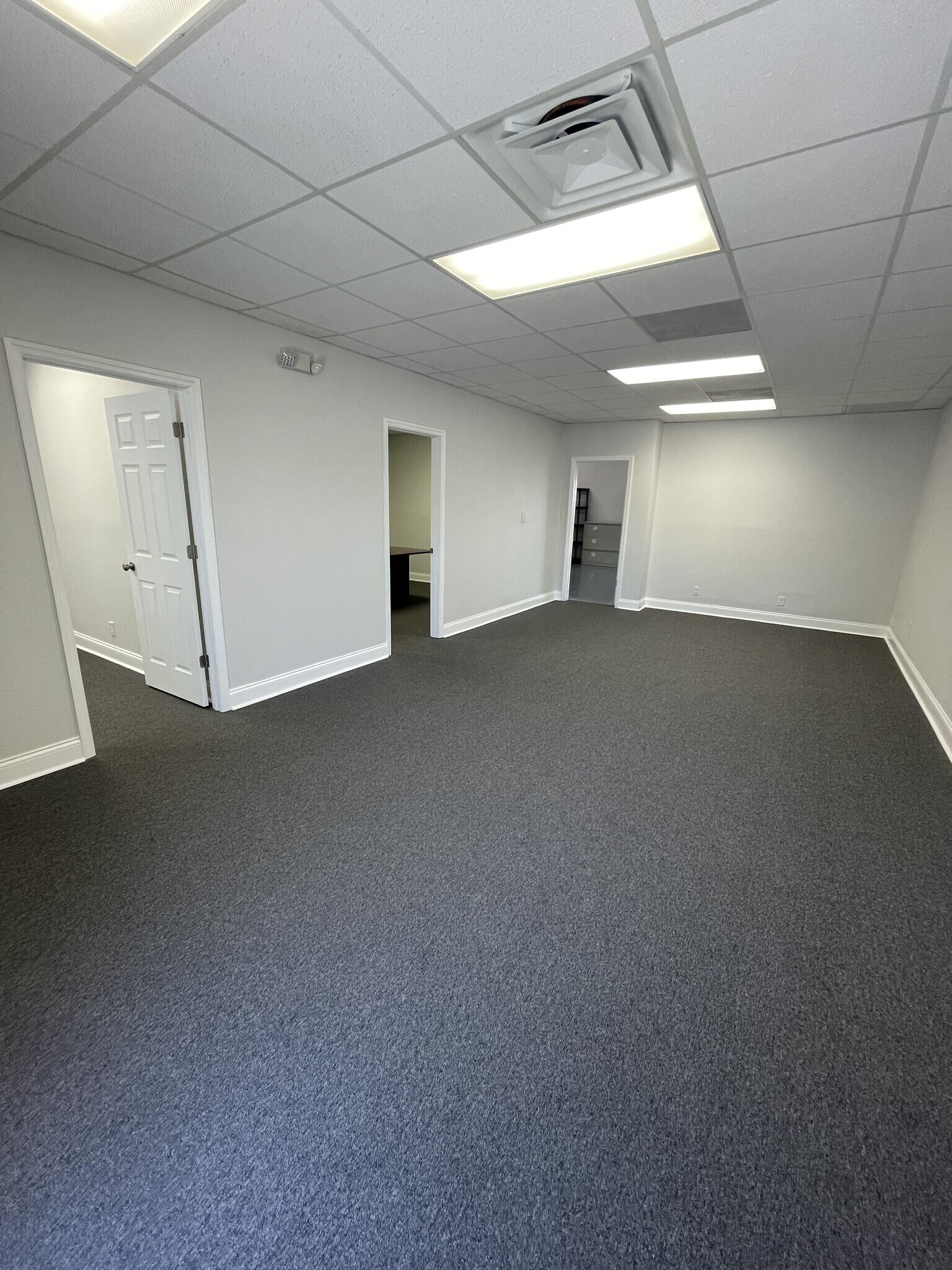 13555 Automobile Blvd, Clearwater, FL à louer Photo de l’immeuble– Image 1 sur 8