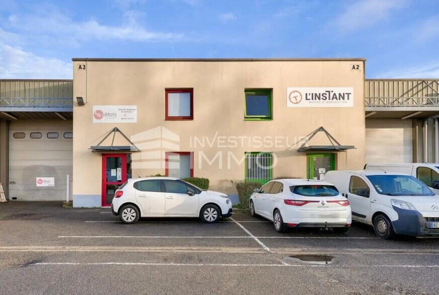 Local d’activités dans Pontault-Combault à louer - Photo de l’immeuble – Image 2 sur 7