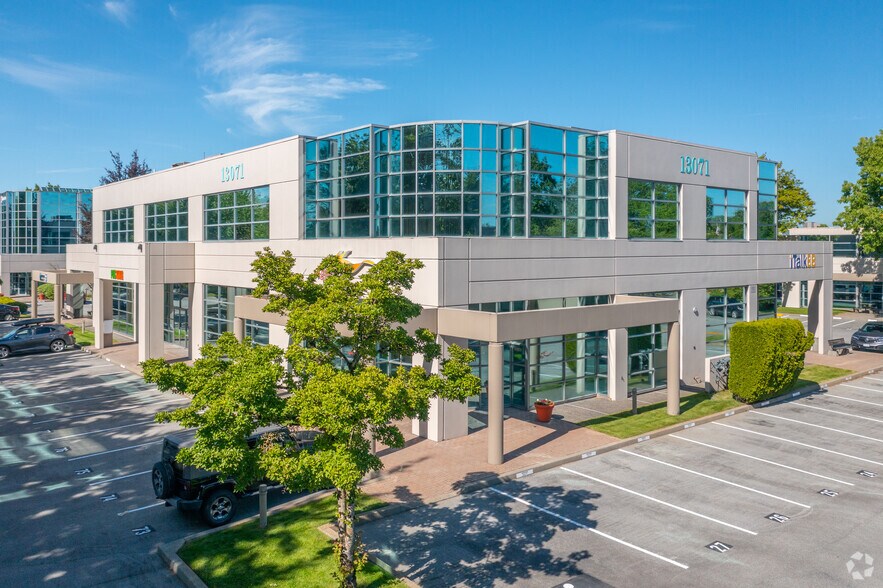 13071 Vanier Pl, Richmond, BC à louer - Photo principale – Image 1 sur 8