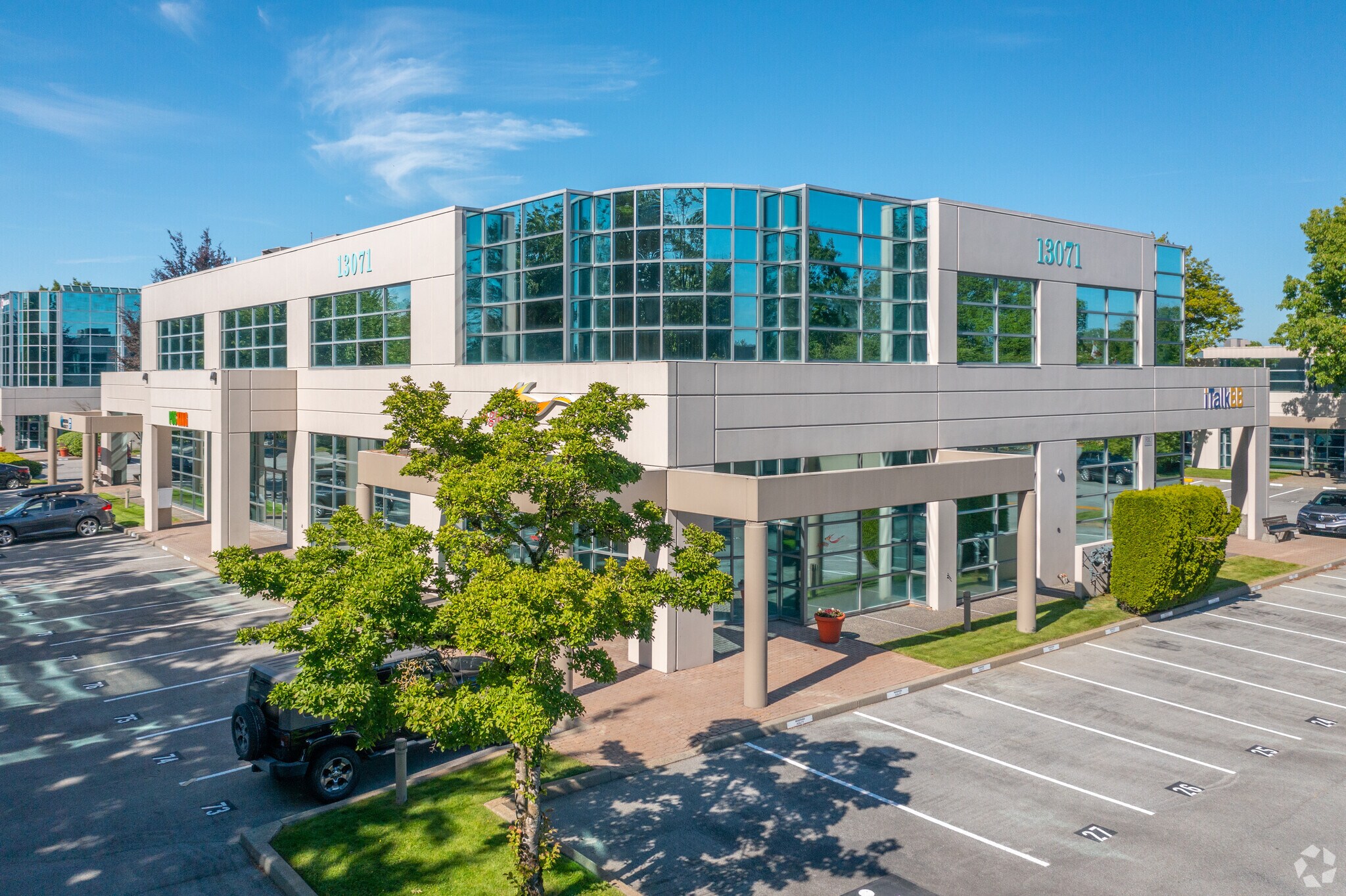 13071 Vanier Pl, Richmond, BC à louer Photo principale– Image 1 sur 9