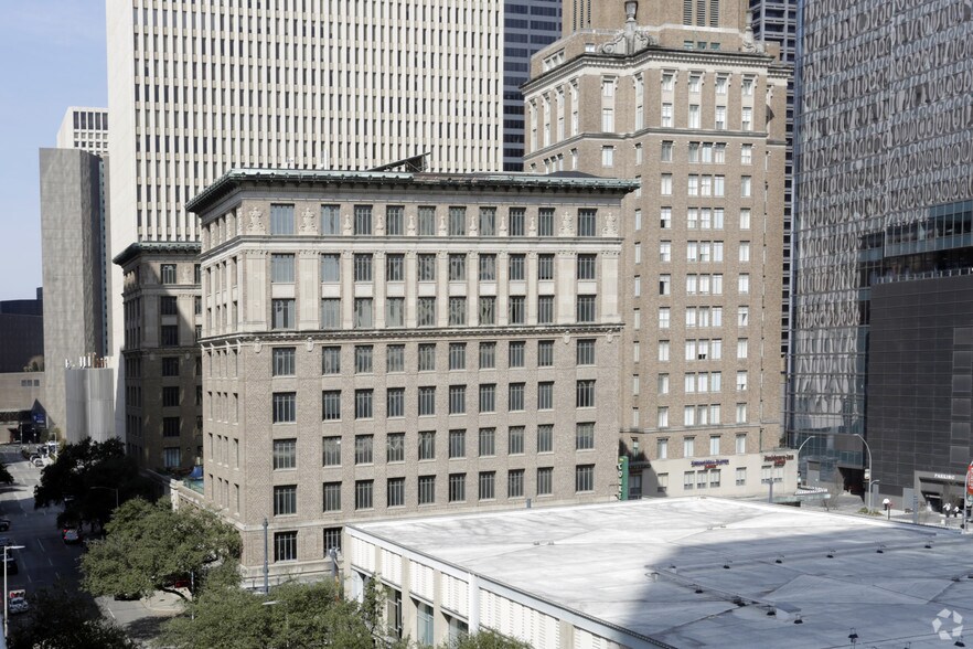 1205 Travis St, Houston, TX à louer - Photo de l’immeuble – Image 3 sur 5