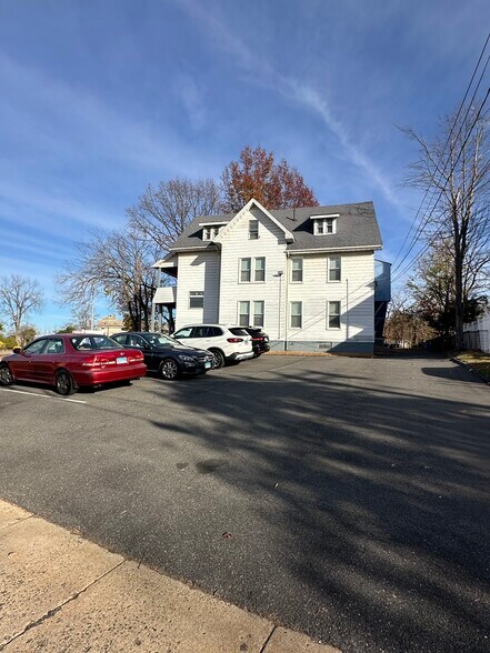 300 W Main St, New Britain, CT à vendre - Photo de l’immeuble – Image 2 sur 21
