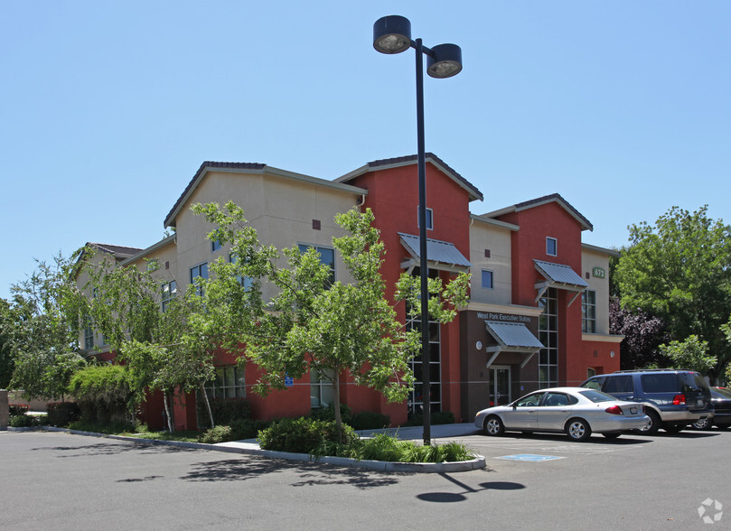 672 W 11th St, Tracy, CA à louer - Photo de l’immeuble – Image 2 sur 8