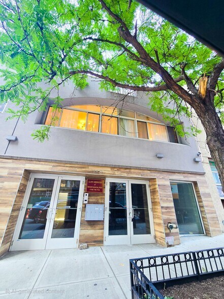 2409-2411 41st Ave, Long Island City, NY à louer - Photo de l’immeuble – Image 2 sur 14