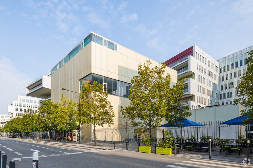 Bureau dans Saint-Denis à louer - Photo de l’immeuble – Image 2 sur 14