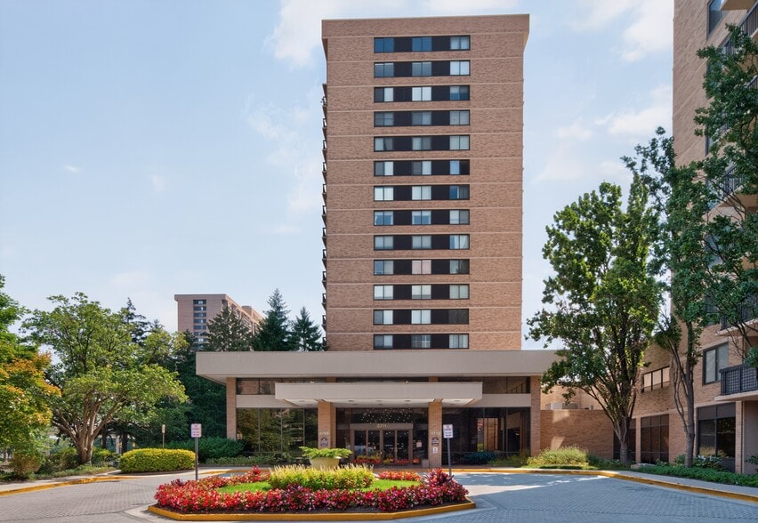 3713 S George Mason Dr, Falls Church, VA à vendre - Photo de l’immeuble – Image 1 sur 3