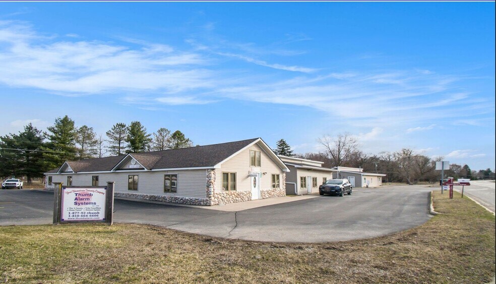 2513 Imlay City Rd, Lapeer, MI à vendre - Photo de l’immeuble – Image 2 sur 7