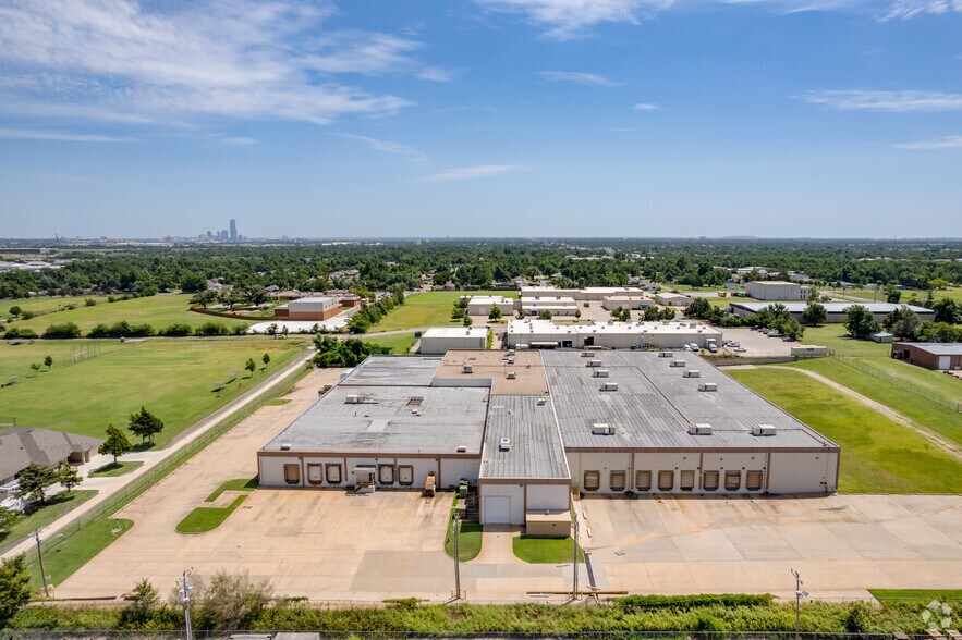 4249 SW 29th St, Oklahoma City, OK à louer - Photo de l’immeuble – Image 3 sur 12