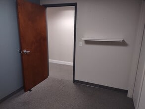 801 W Bay Dr, Largo, FL à louer Photo intérieure– Image 2 sur 12