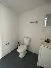 880 SW Sisters Welcome Rd, Lake City, FL à louer Photo intérieure– Image 2 sur 6