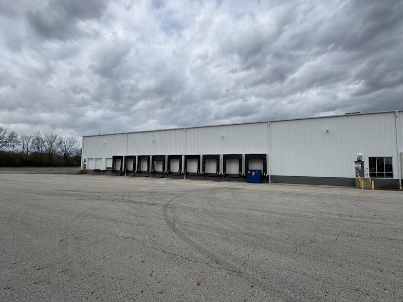 4555 Lyman Dr, Hilliard, OH à louer - Photo de l’immeuble – Image 3 sur 7