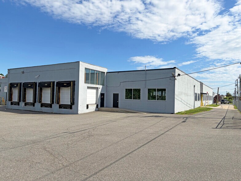 215 S Newman St, Hackensack, NJ à louer - Photo de l’immeuble – Image 1 sur 5
