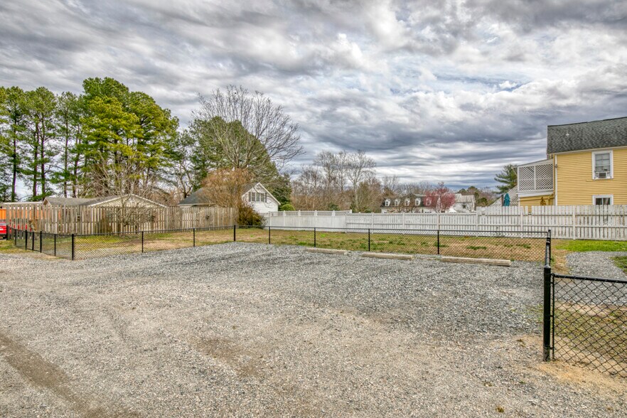 7424 Richmond Rd, Williamsburg, VA à vendre - Photo de l’immeuble – Image 2 sur 8