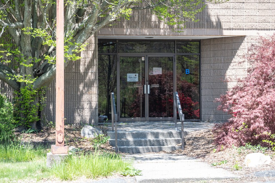 23 Dana Rd, Oxford, MA à vendre - Photo de l’immeuble – Image 3 sur 9