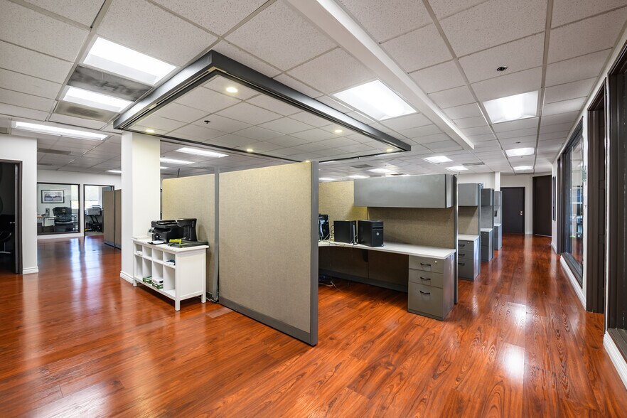 7301 Topanga Canyon Blvd, Canoga Park, CA à louer - Photo de l’immeuble – Image 3 sur 13