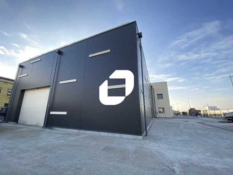 Bureau dans Le Mesnil-Amelot à louer - Photo de l’immeuble – Image 3 sur 9