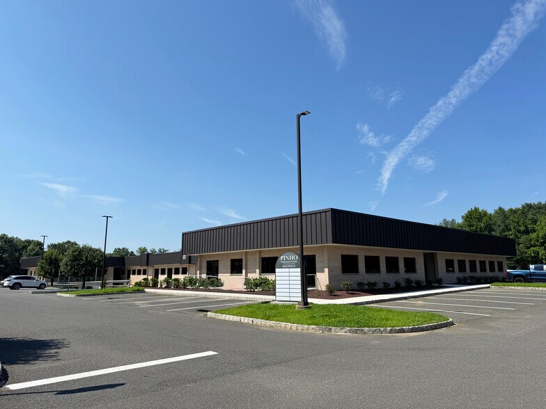 79 Schanck Rd, Freehold, NJ à louer - Photo de l’immeuble – Image 1 sur 4