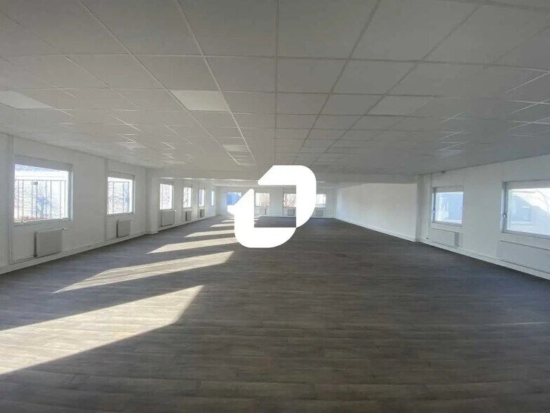 Bureau dans Osny à vendre - Photo intérieure – Image 2 sur 5