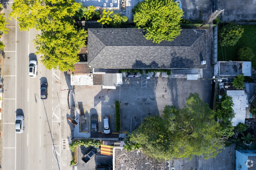 2340 SW 8th St, Miami, FL à louer - Photo de l’immeuble – Image 3 sur 6