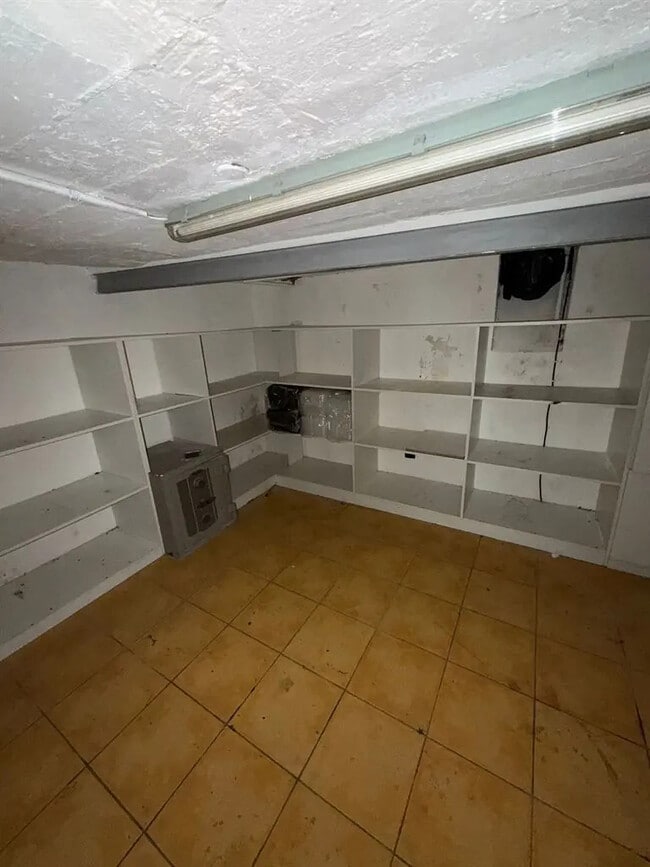 Plus de détails pour Local commercial à louer