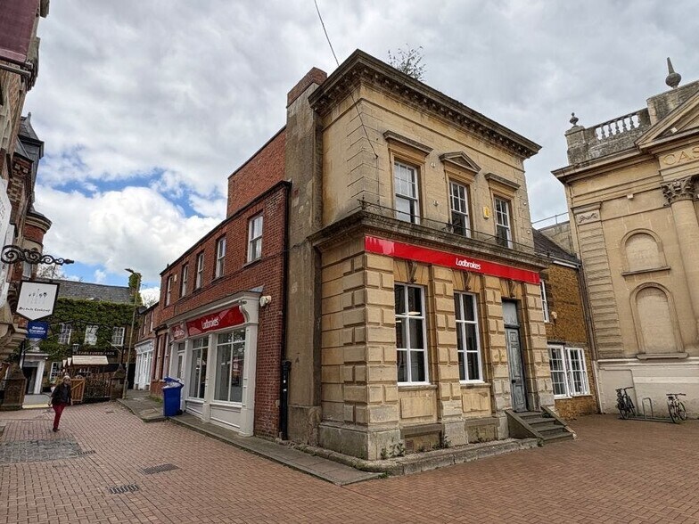 26 Cornhill, Market Place, Banbury à louer - Photo principale – Image 1 sur 8