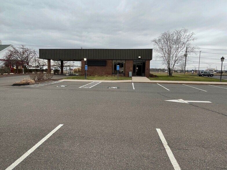6 National Dr, Windsor Locks, CT à louer - Photo de l’immeuble – Image 2 sur 10