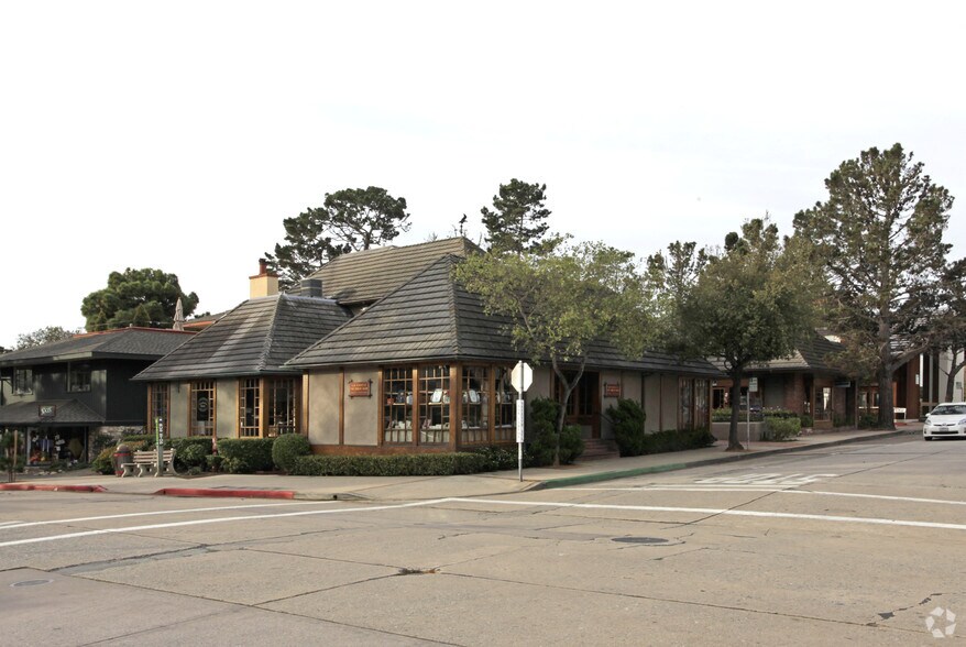 San Carlos St, Carmel, CA à louer - Photo de l’immeuble – Image 2 sur 7