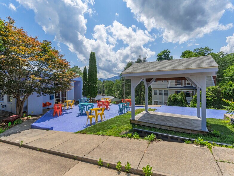 225 Church St, Waynesville, NC à louer - Photo de l’immeuble – Image 3 sur 28