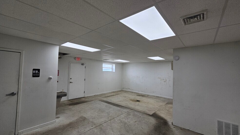 5910 S Crescent Blvd, Pennsauken, NJ à louer - Photo de l’immeuble – Image 3 sur 6