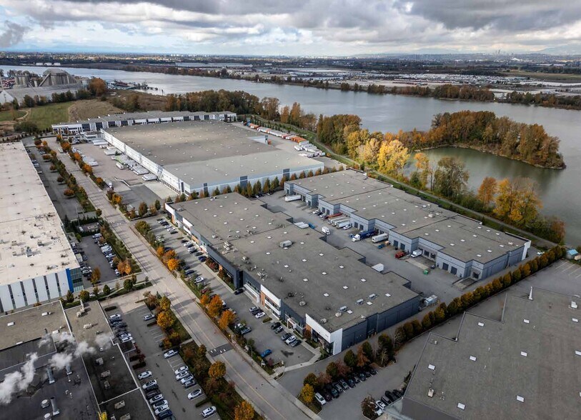 Units 106-108 7717 Beedie Way, Delta portefeuille de 3 biens à vendre sur LoopNet.fr - Aérien – Image 2 sur 6