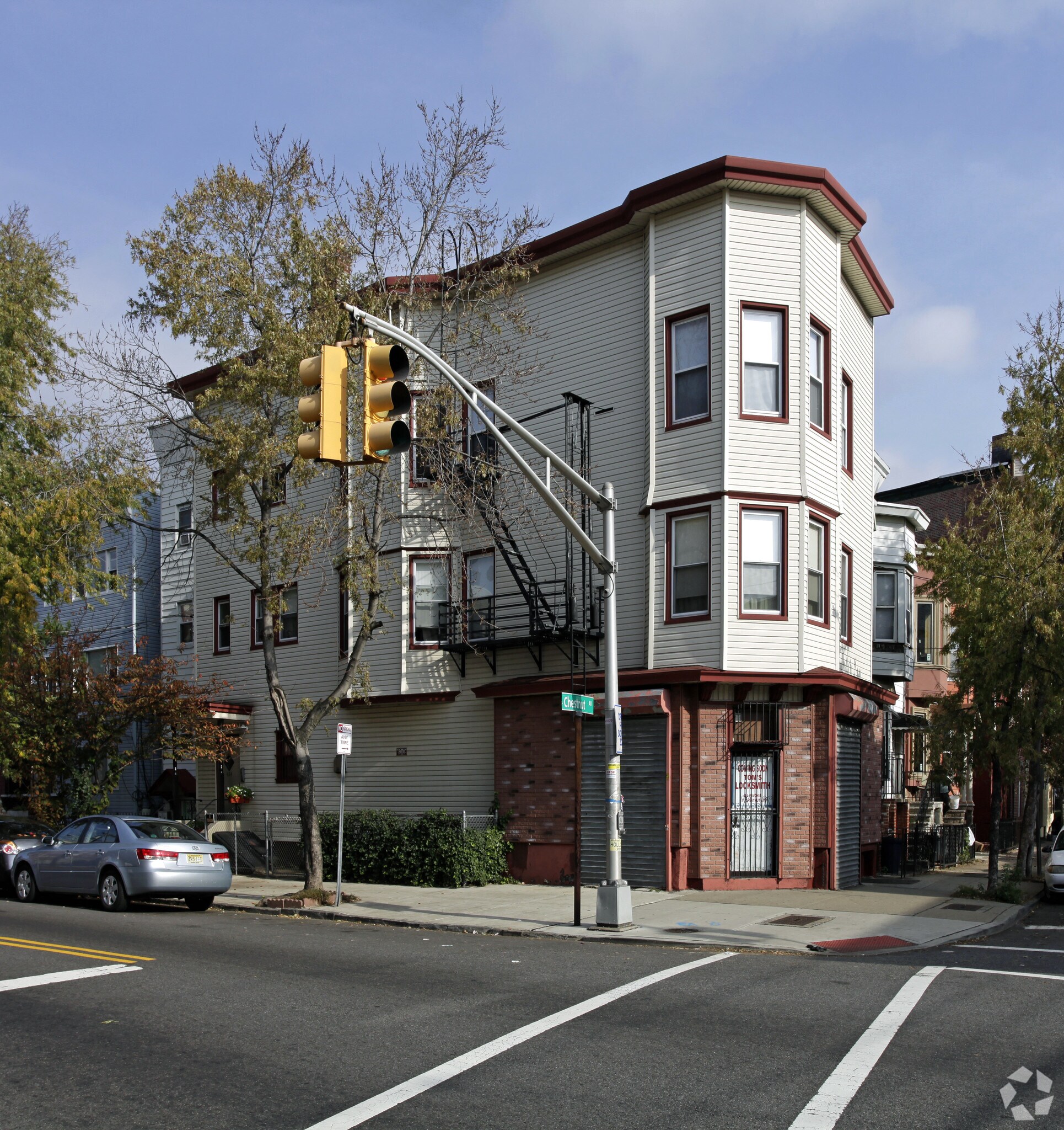 151 Chestnut Ave, Jersey City, NJ à louer Photo principale– Image 1 sur 3
