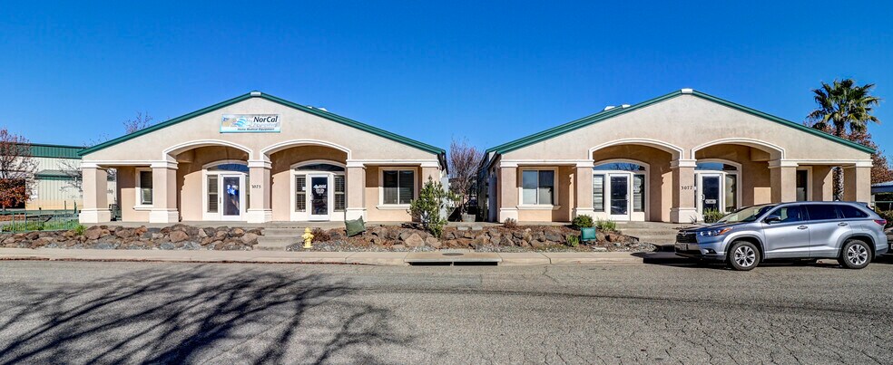3075 Crossroads Dr, Redding, CA à vendre - Photo de l’immeuble – Image 2 sur 59