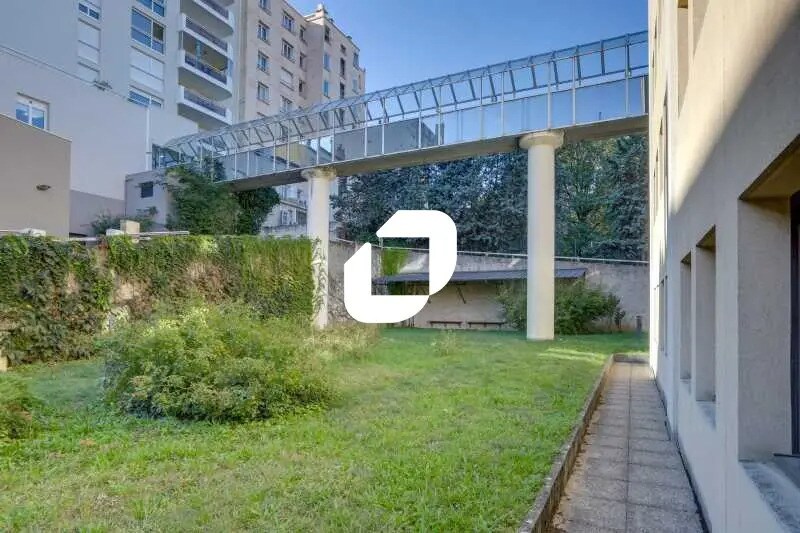 Bureau dans Villeurbanne à louer - Photo de l’immeuble – Image 1 sur 12