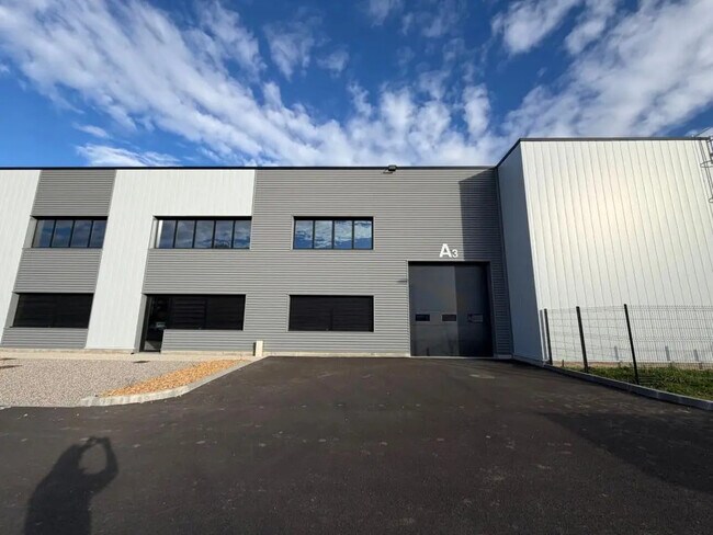 Plus de détails pour Bureau, Local d'activités à louer