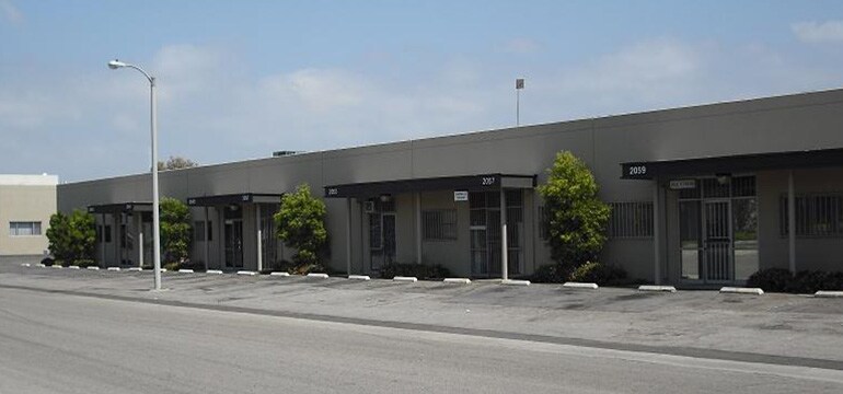 2021-2041 S Lyon St, Santa Ana, CA à louer - Photo principale – Image 1 sur 13