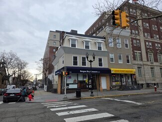 Plus de détails pour 664 Bergen Ave, Jersey City, NJ - Local commercial à vendre