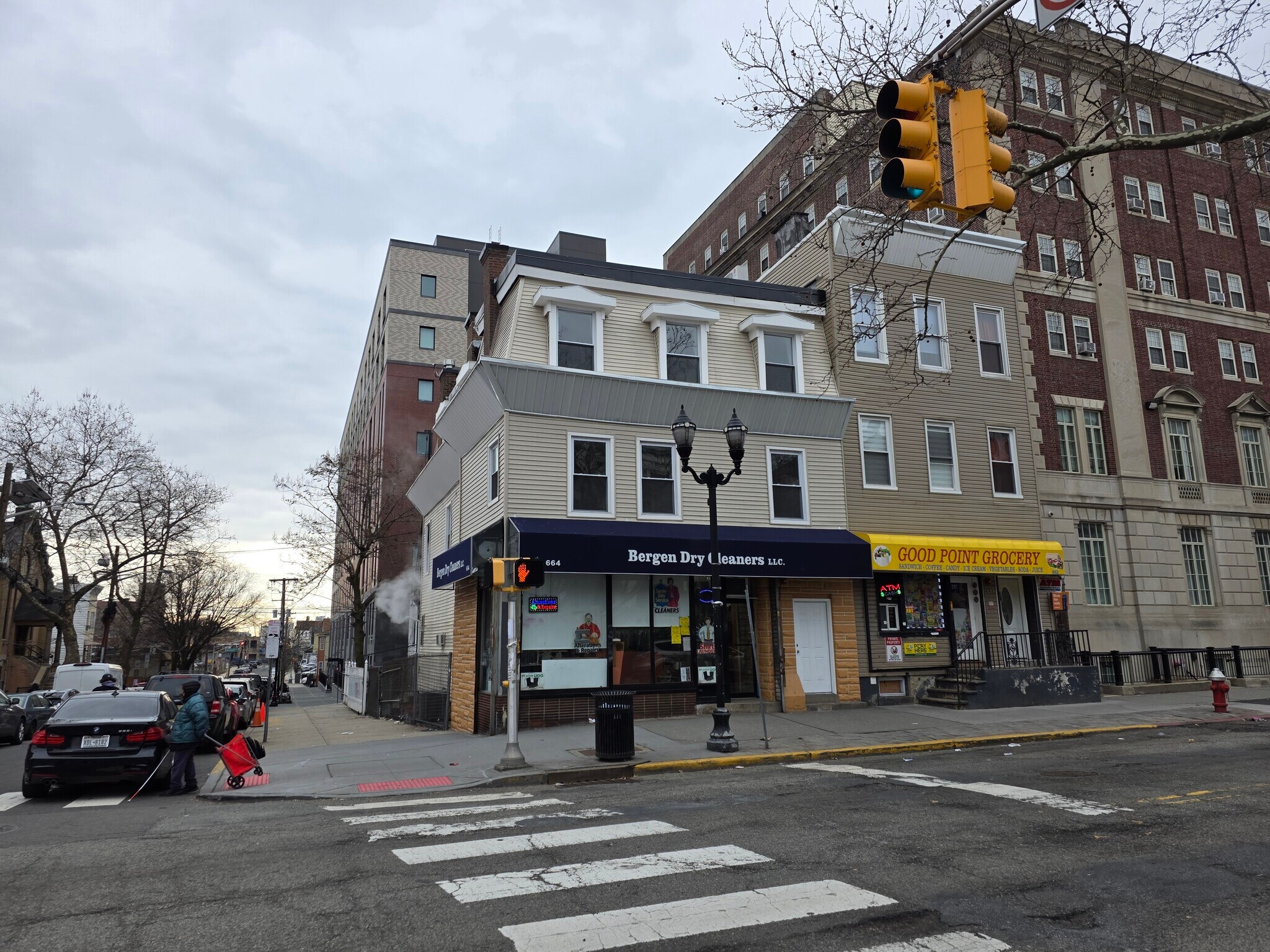664 Bergen Ave, Jersey City, NJ à vendre Photo principale– Image 1 sur 12