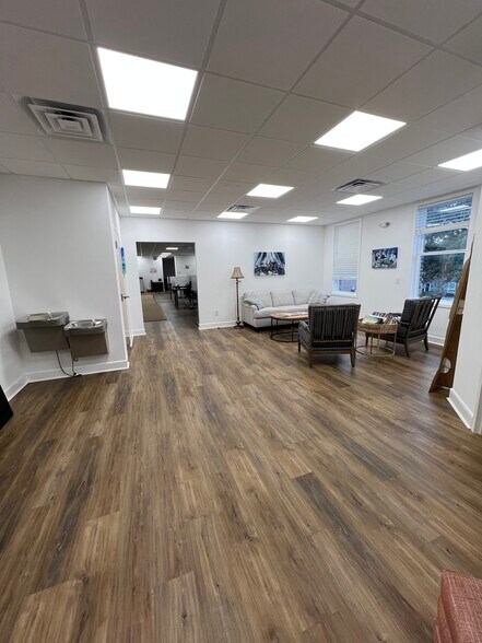 268 W Coleman Blvd, Mount Pleasant, SC à louer - Photo de l’immeuble – Image 3 sur 17