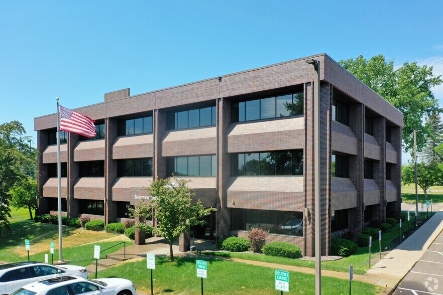 4570 Churchill St, Shoreview, MN à louer - Photo de l’immeuble – Image 1 sur 3
