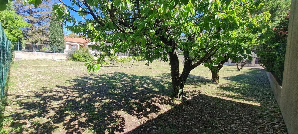 Terrain dans Sorgues à vendre - Photo de l’immeuble – Image 3 sur 3