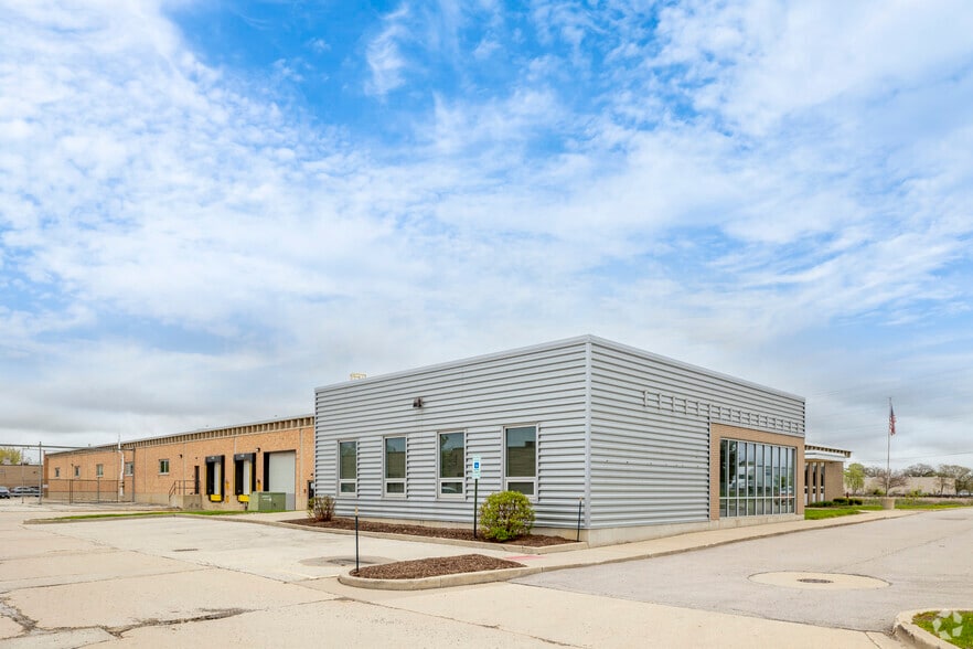 350 E Howard Ave, Des Plaines, IL à louer - Photo de l’immeuble – Image 1 sur 5
