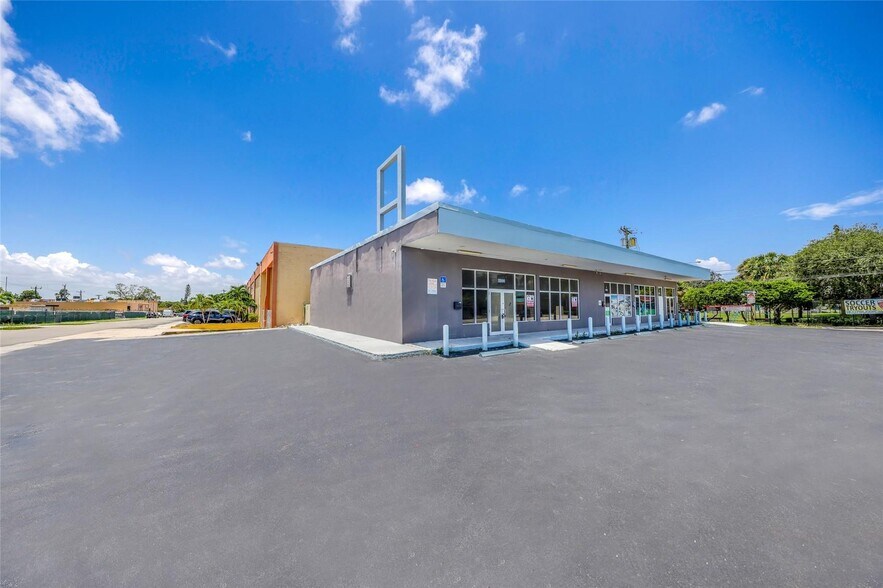2300 N 23rd Ave, Hollywood, FL à vendre - Photo de l’immeuble – Image 3 sur 14