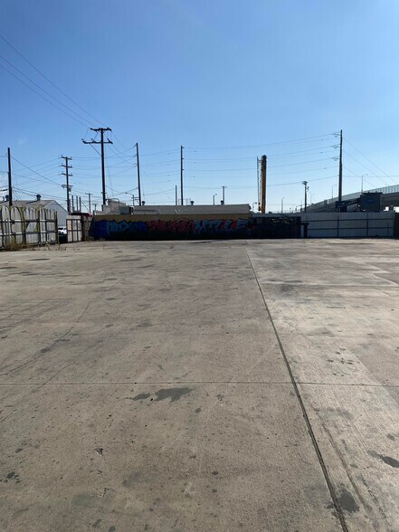 Colon St, Wilmington, CA à vendre - Photo de l’immeuble – Image 1 sur 4