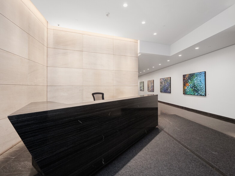 110 E 60th St, New York, NY à louer - Hall d’entrée – Image 2 sur 13