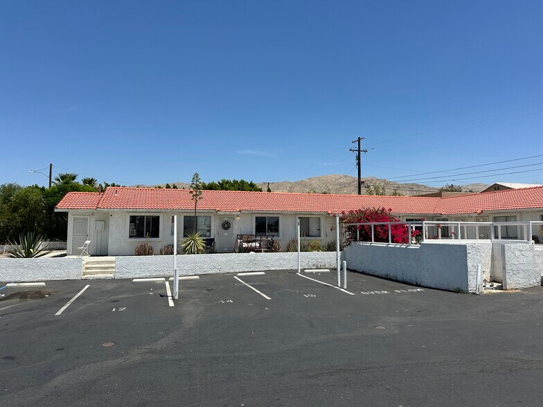 13700 Quinta Way, Desert Hot Springs, CA à vendre - Photo de l’immeuble – Image 3 sur 6